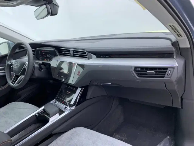 Audi e-tron — Фото автомобиля 19