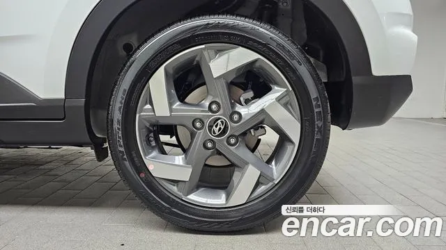 Hyundai Venue — Фото автомобиля 6