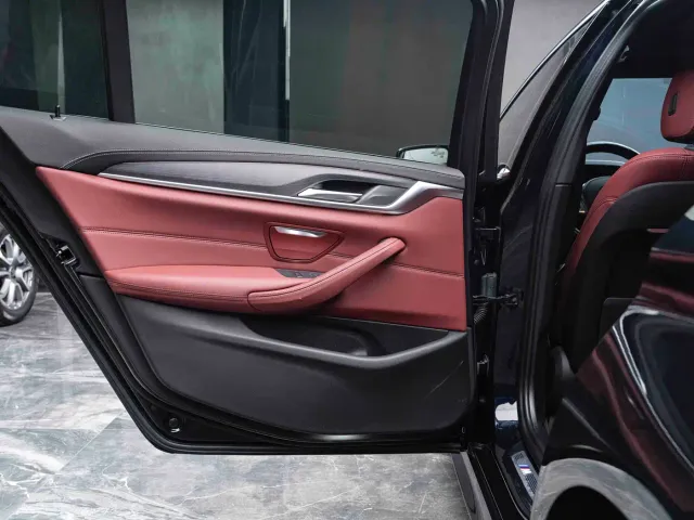 BMW 5 Series — Фото автомобиля 14