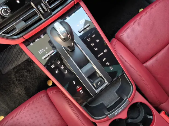 Porsche Macan — Фото автомобиля 11