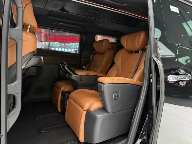 Toyota Alphard — Фото автомобиля 9