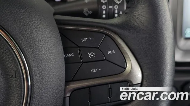 Jeep Renegade — Фото автомобиля 18