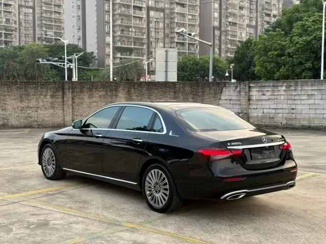 Mercedes-Benz E-Class — Фото автомобиля 6