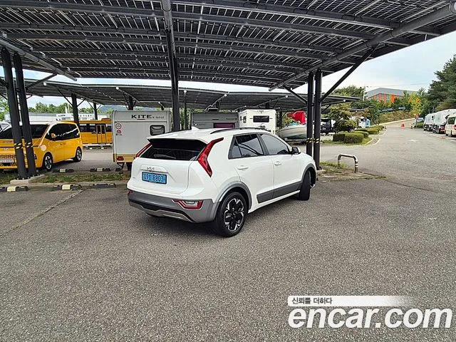 Kia Niro — Фото автомобиля 2