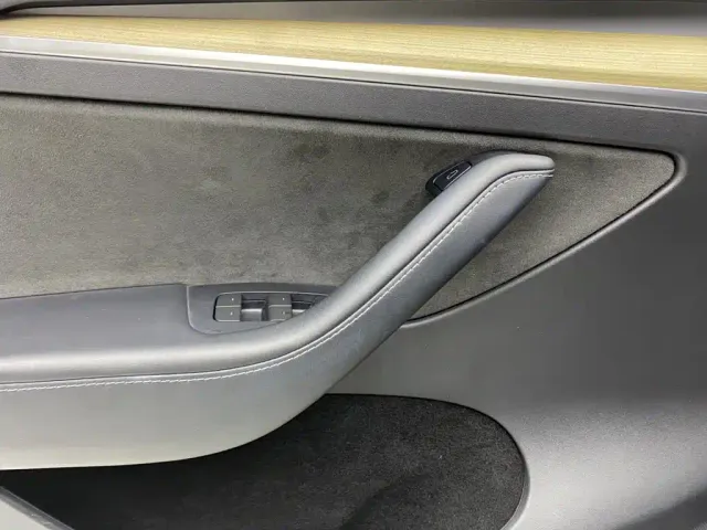 Tesla Model Y — Фото автомобиля 23