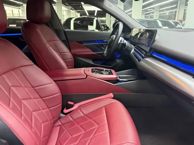BMW 5 Series — Фото автомобиля 21