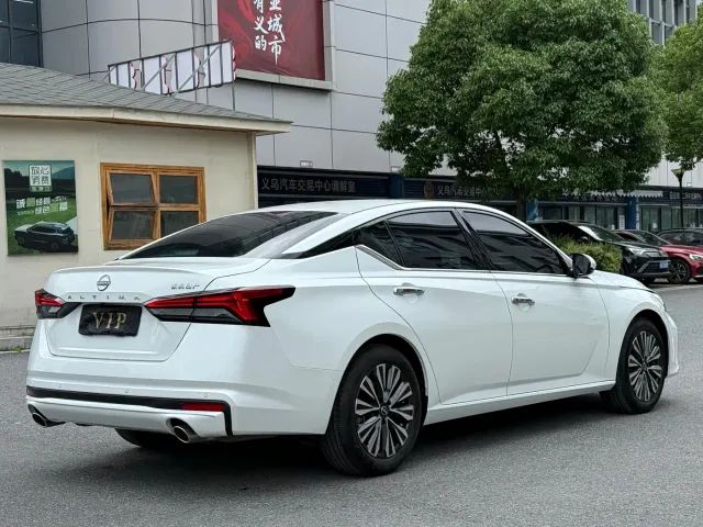 Nissan Teana — Фото автомобиля 4