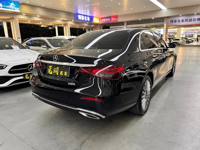 Mercedes-Benz E-Class — Фото автомобиля 5