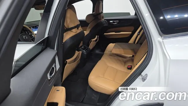 Вольво XC60 — Фото автомобиля 11