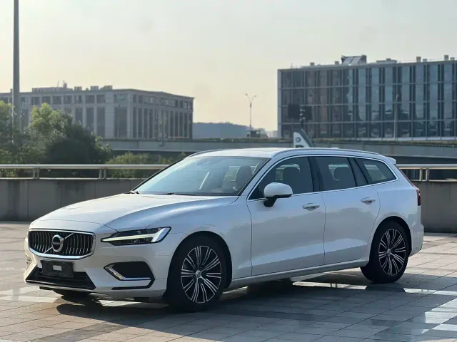 Фотография автомобиля — Volvo V60