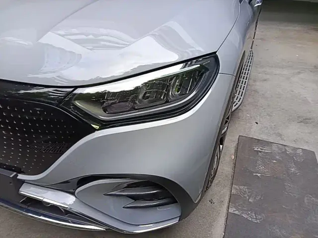 Mercedes-Benz EQE SUV — Фото автомобиля 23