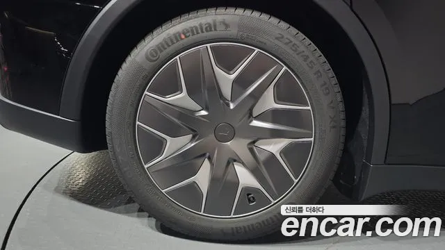 Tesla Model Y — Фото автомобиля 18