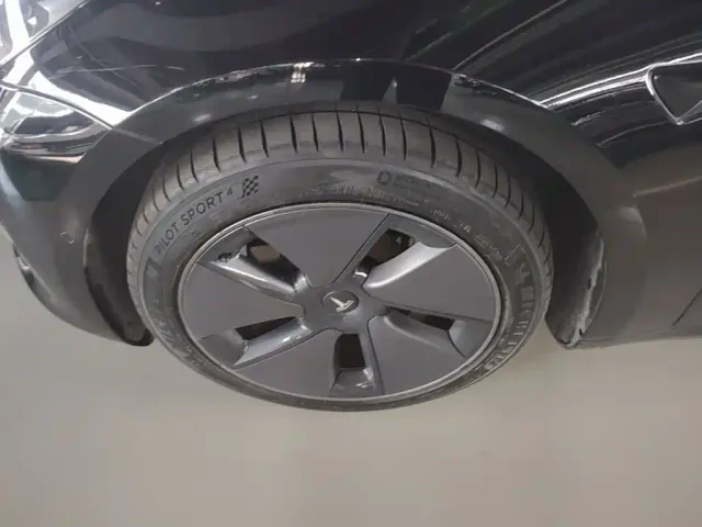 Tesla Model 3 — Фото автомобиля 22