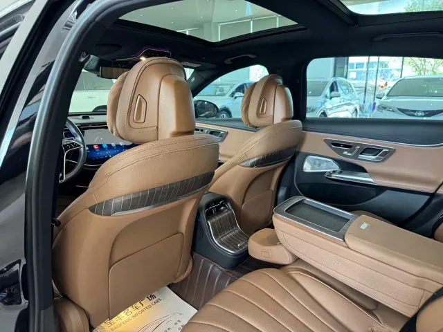 Mercedes-Benz E-Class — Фото автомобиля 12