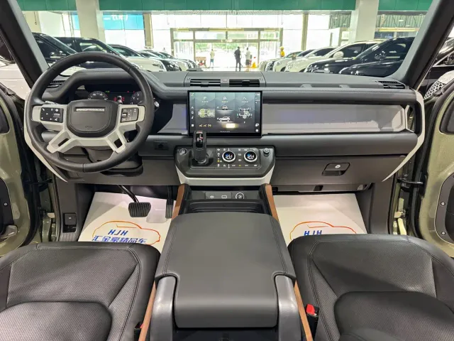 Land Rover Defender — Фото автомобиля 9