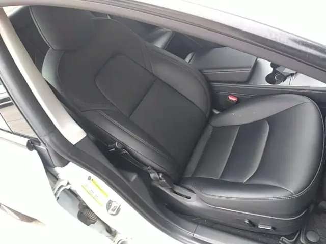 Tesla Model 3 — Фото автомобиля 24