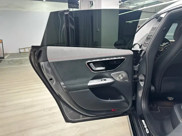 Mercedes-Benz EQE AMG — Фото автомобиля 11