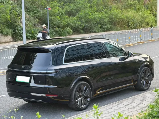 Li Auto L9 — Фото автомобиля 5