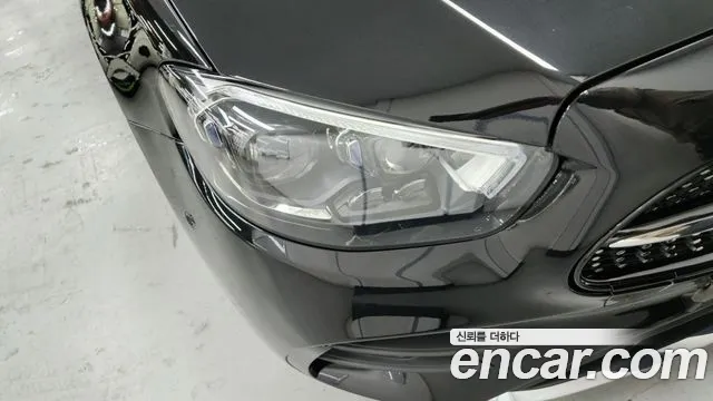 Mercedes-Benz E-Class — Фото автомобиля 11