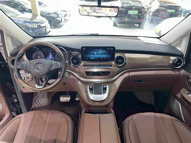 Mercedes-Benz V-Class — Фото автомобиля 12