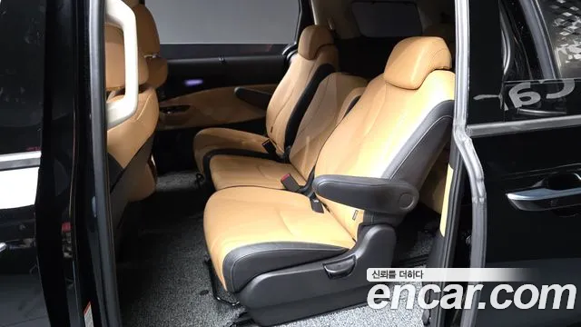 Kia Carnival Generation 4 — Фото автомобиля 16