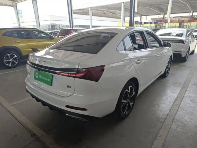Roewe i5 — Фото автомобиля 6