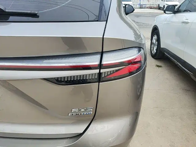 Roewe RX5 — Фото автомобиля 7