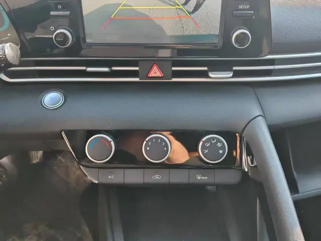 Hyundai Elantra — Фото автомобиля 5