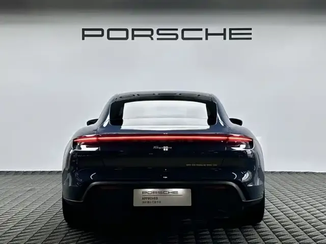 Porsche Taycan — Фото автомобиля 5