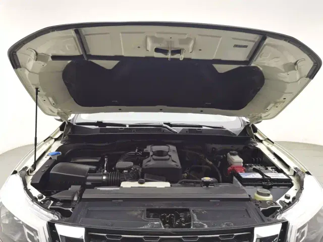 Nissan Terra 2020 2.5L XL Upper 4WD Automatic Luxury Edition — Фото автомобиля 6