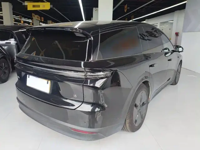 Li Auto i8 — Фото автомобиля 6