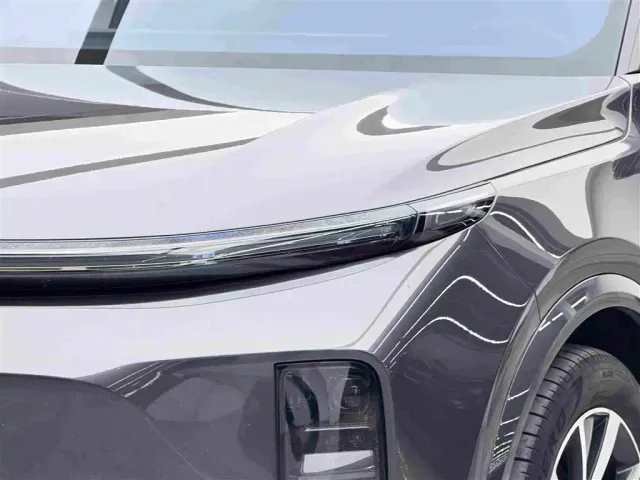 Li Auto L8 — Фото автомобиля 4