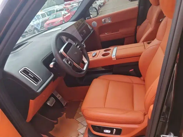 Li Auto L8 — Фото автомобиля 14