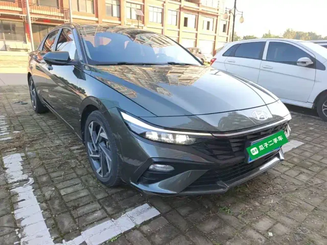Hyundai Elantra — Фото автомобиля 3