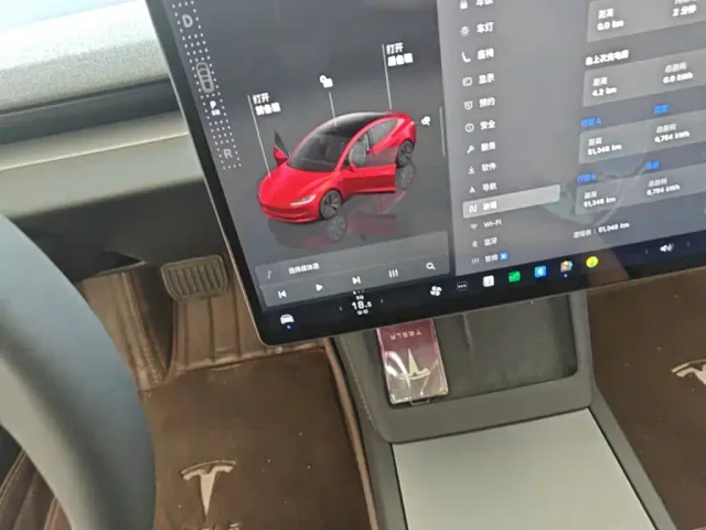Tesla Model 3 — Фото автомобиля 13