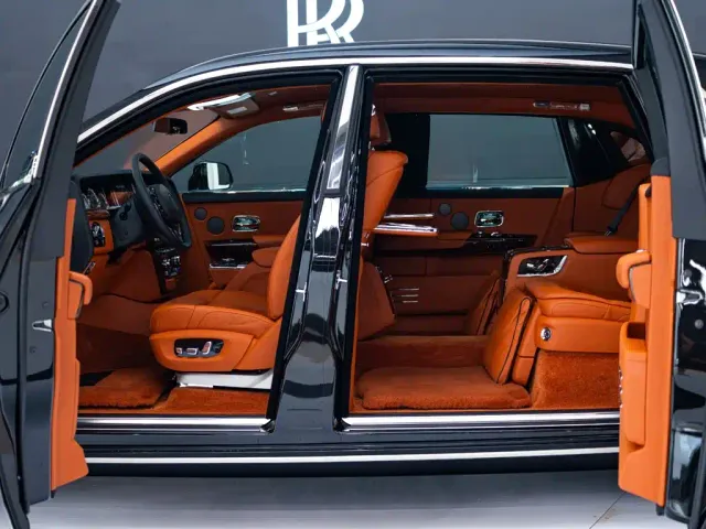 Rolls-Royce Phantom — Фото автомобиля 6