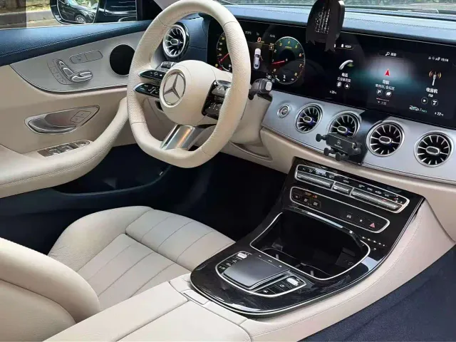 Mercedes-Benz E-Class — Фото автомобиля 3