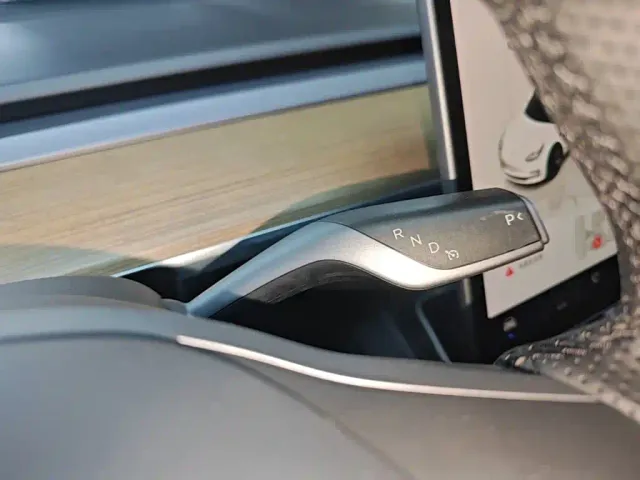 Tesla Model 3 — Фото автомобиля 13