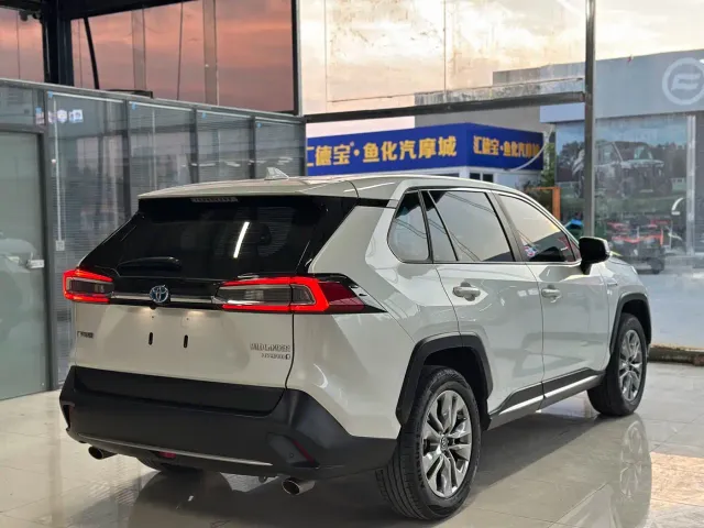 Toyota Wildlander — Фото автомобиля 13
