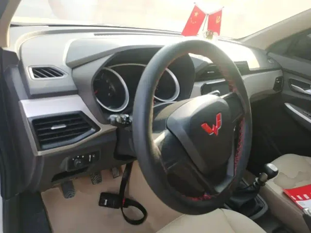 Wuling Hongguang — Фото автомобиля 9