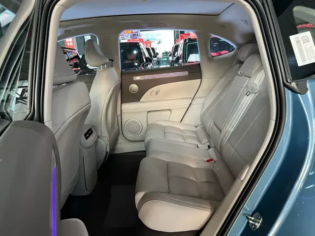 IM Motors LS6 — Фото автомобиля 12