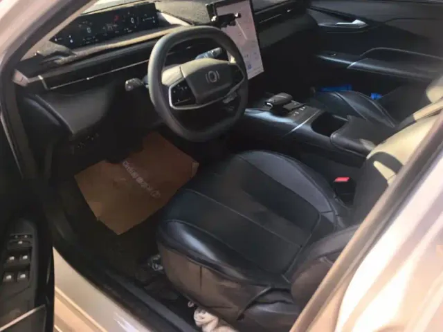 Changan Qiyuan A05 — Фото автомобиля 9