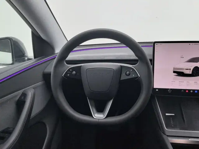 Tesla Model Y — Фото автомобиля 11