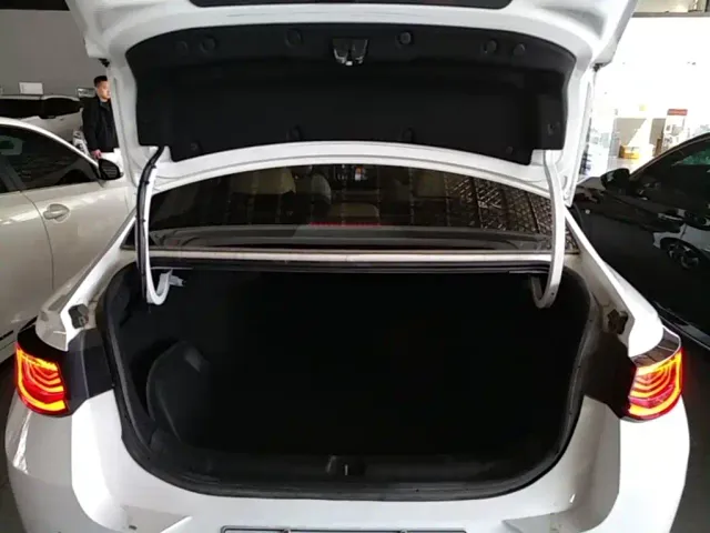 Geely Emgrand L — Фото автомобиля 18