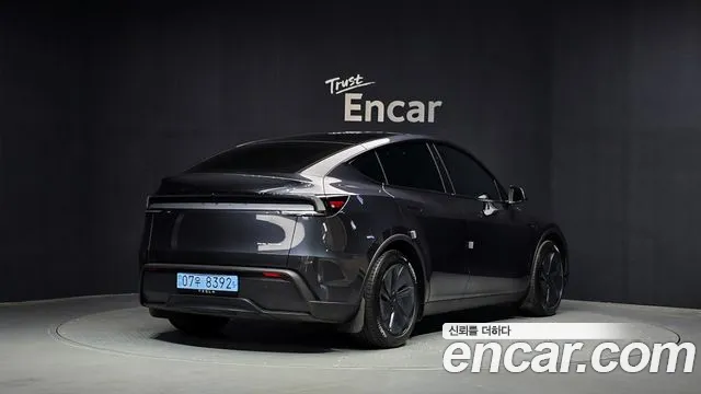 Tesla Model Y — Фото автомобиля 2