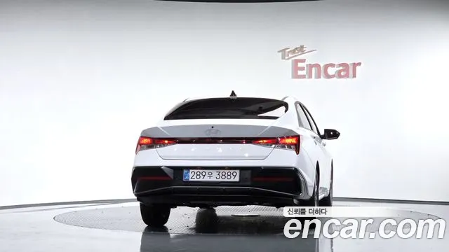 Hyundai Avante CN7 — Фото автомобиля 4