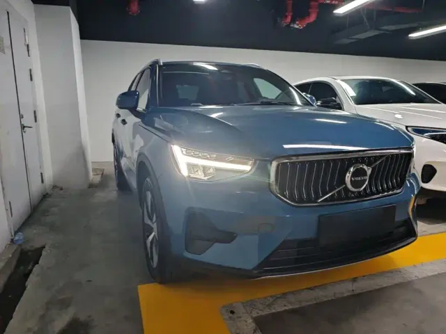 Volvo XC40 — Фото автомобиля 3