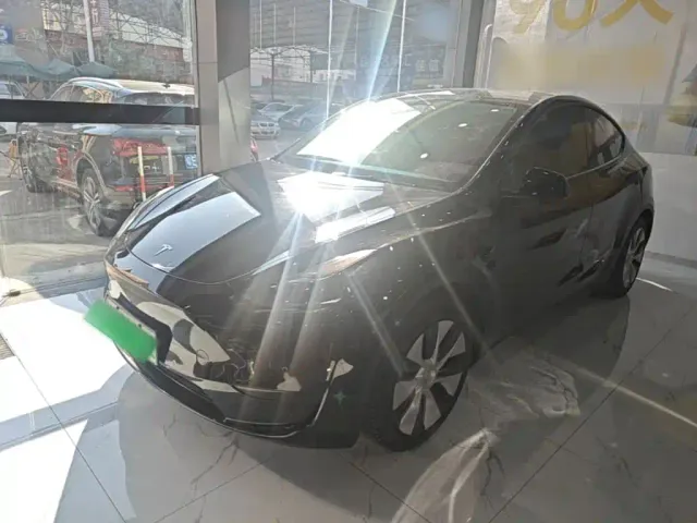 Фотография автомобиля — Tesla Model Y