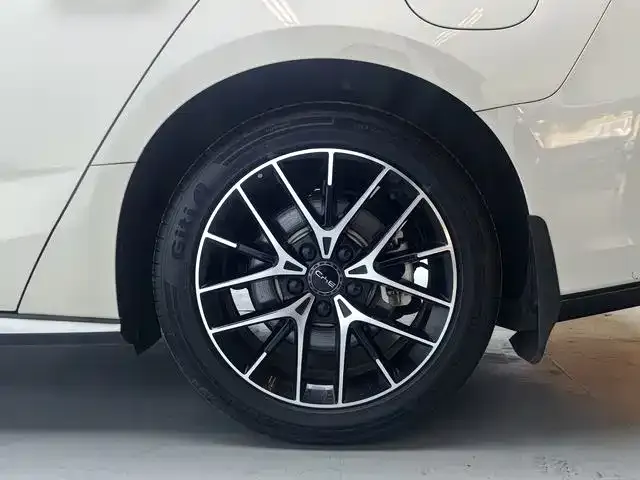 BYD Seal — Фото автомобиля 16