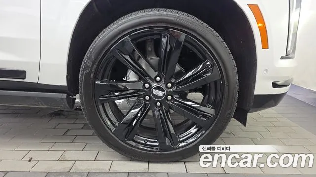 Cadillac Escalade Generation 5 — Фото автомобиля 21